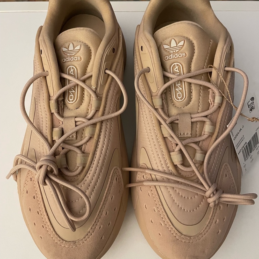 Ozelia J Adidas Beige Sneakers Size 6 Men / Big Kid